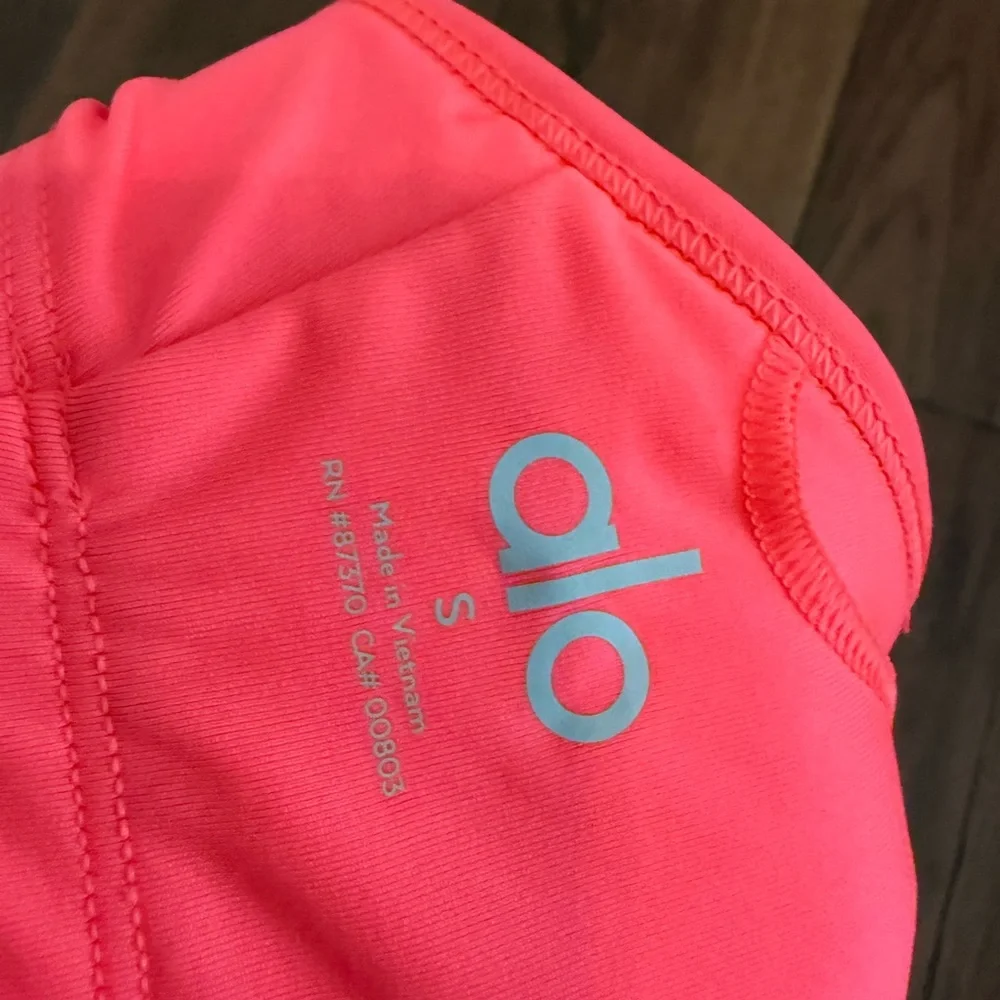 ALO yoga Real SportsBra Fluorescent Pink Coral Sz Small